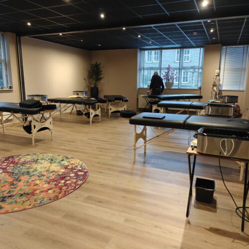 "Massage praktijkruimte KIOM - Comfortabele leeromgeving"